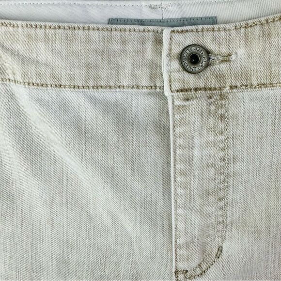 Chicos Platinum Tan Washed Denim Ultimate Fit Flare Jeans Size 4S 20 Short - Picture 2 of 4